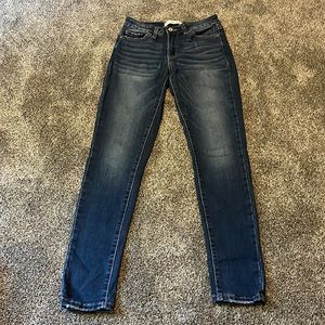 Women’s skinny jeans. Great condition! Super stretchy, very comfortable.